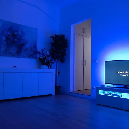 -filip & Maril - Cozy Near The Metro Apartament